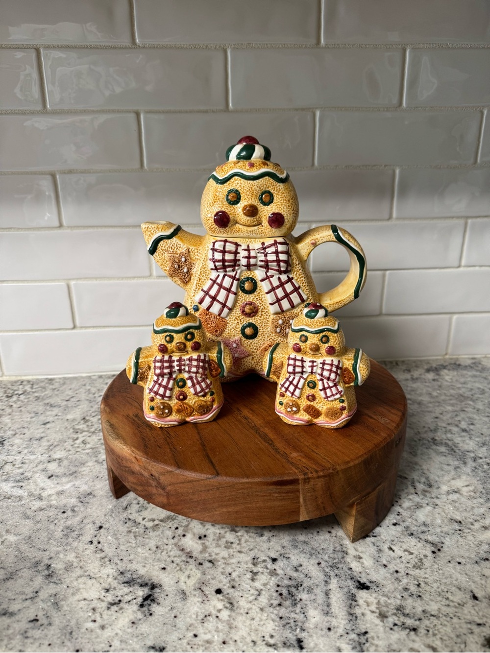 Jay Imports Vintage Gingerbread teapot & salt and pepper shakers
